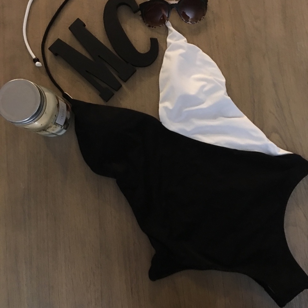 Victoria Secret Bathing suit(Never worn)